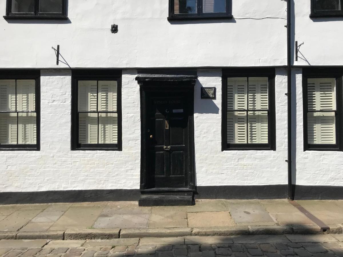"Wesley House" Historic Home In Town Centre With Parking Shrewsbury Bagian luar foto