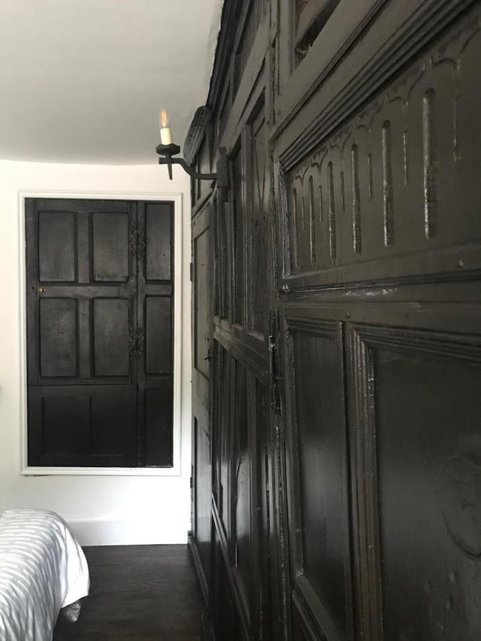 "Wesley House" Historic Home In Town Centre With Parking Shrewsbury Bagian luar foto
